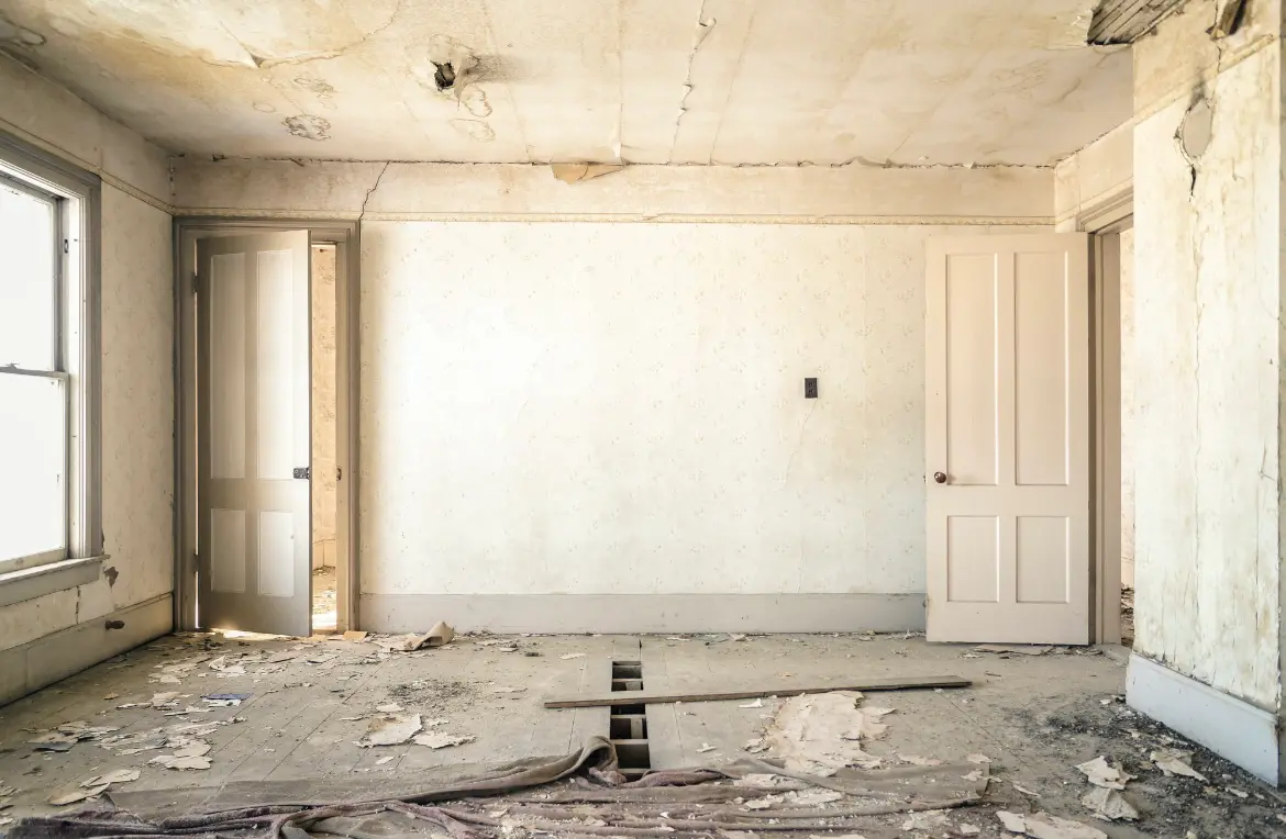 Waste disposal crew managing a cleanout project in Munroe Falls